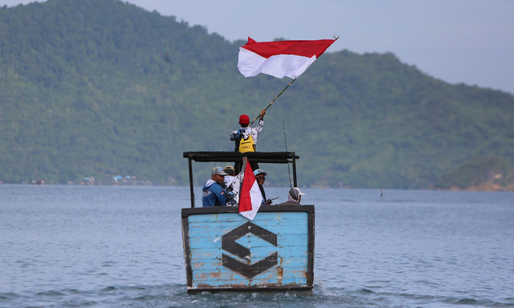 Pengibaran Bendera Sambut HUT RI di Pulau Tuan Aceh