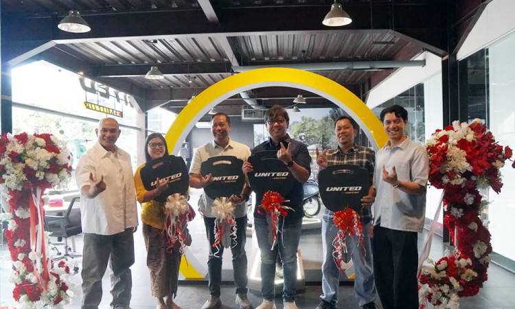United E-Motor Gandeng Agung Meta Green Buka Gerai Motor Listrik Baru di Bali