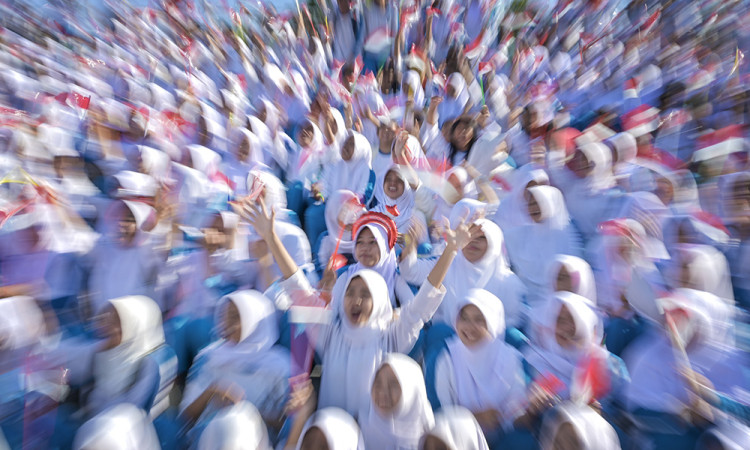 Gerakan Pembagian Bendera Merah Putih di Mataram