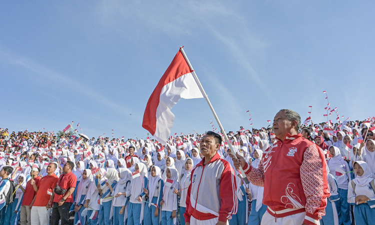 Gerakan Pembagian Bendera Merah Putih di Mataram