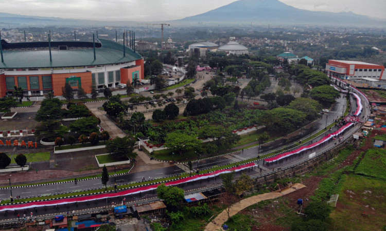 Kirab Bendera Merah Putih Sepanjang 600 Meter