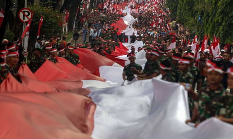 Kirab Bendera Merah Putih Sepanjang 600 Meter