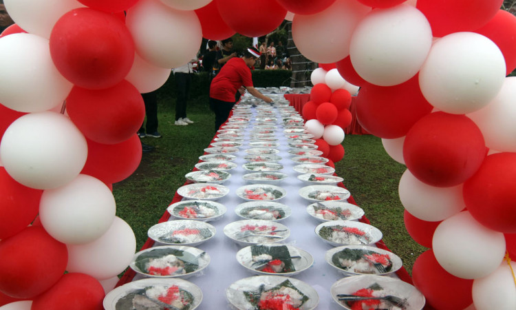 Kirab Bendera Merah Putih Sepanjang 600 Meter