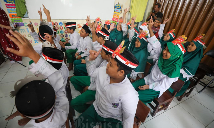 Donasi Fasilitas Belajar Furnitur Layak Pakai