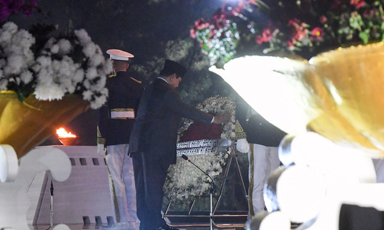 Presiden Prabowo Subianto Pimpin Upacara Ziarah Nasional dan Renungan Suci di Taman Makam Pahlawan Kalibata