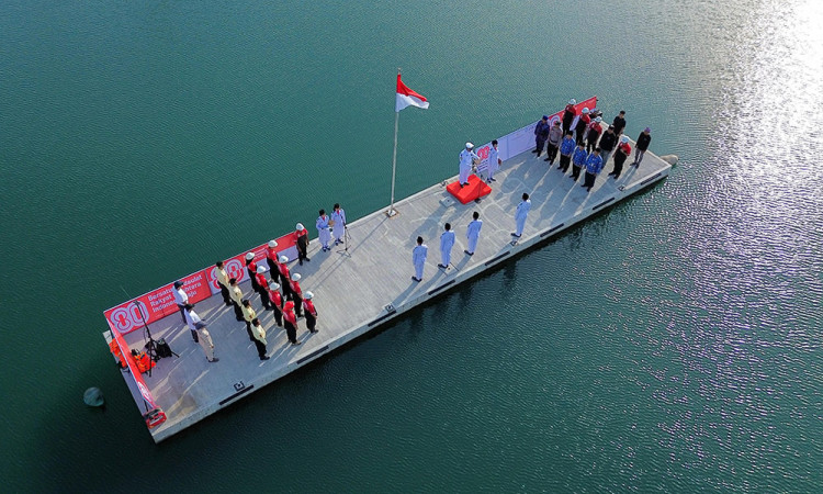 Upacara peringatan Hari Kemerdekaan di Banyuwangi Digelar di Atas Air