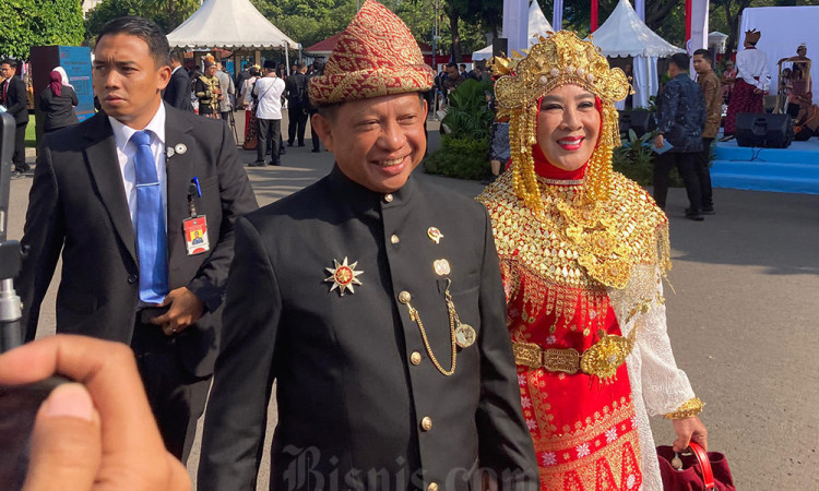 Foto-Foto Menteri Tampil dengan Pakaian Adat pada Upacara Peringatan Detik-Detik Proklamasi di Istana Merdeka