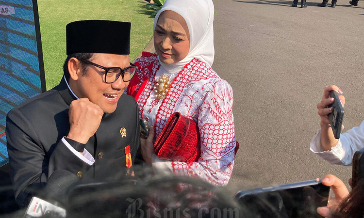 Foto-Foto Menteri Tampil dengan Pakaian Adat pada Upacara Peringatan Detik-Detik Proklamasi di Istana Merdeka