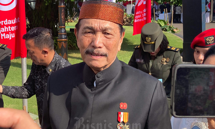 Foto-Foto Menteri Tampil dengan Pakaian Adat pada Upacara Peringatan Detik-Detik Proklamasi di Istana Merdeka
