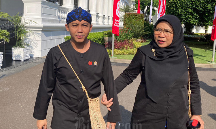 Foto-Foto Menteri Tampil dengan Pakaian Adat pada Upacara Peringatan Detik-Detik Proklamasi di Istana Merdeka