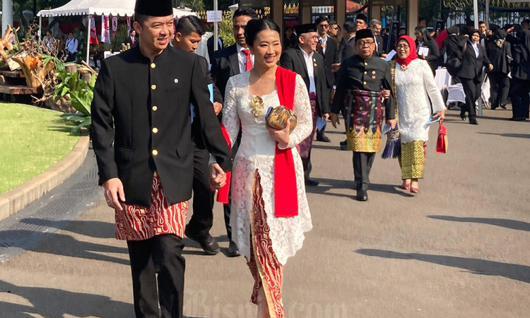 Foto-Foto Menteri Tampil dengan Pakaian Adat pada Upacara Peringatan Detik-Detik Proklamasi di Istana Merdeka