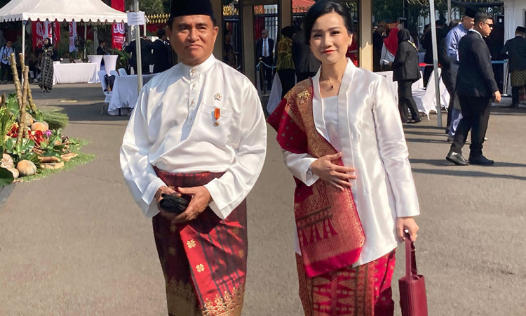 Foto-Foto Menteri Tampil dengan Pakaian Adat pada Upacara Peringatan Detik-Detik Proklamasi di Istana Merdeka