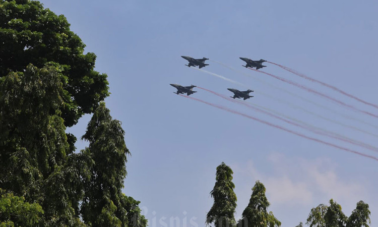 TNI AU Hiasi Langit Jakarta dengan Fly Pass Spektakuler di HUT ke-80 RI