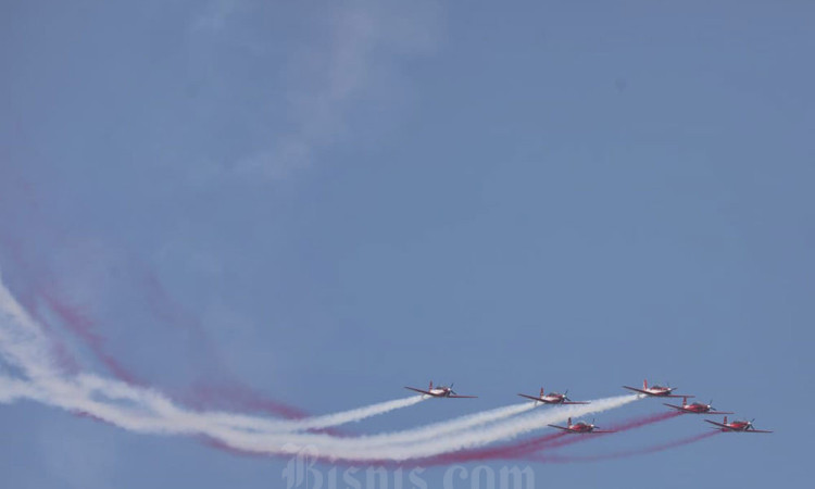 TNI AU Hiasi Langit Jakarta dengan Fly Pass Spektakuler di HUT ke-80 RI
