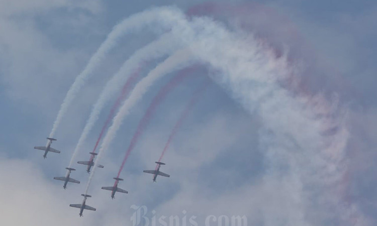 TNI AU Hiasi Langit Jakarta dengan Fly Pass Spektakuler di HUT ke-80 RI