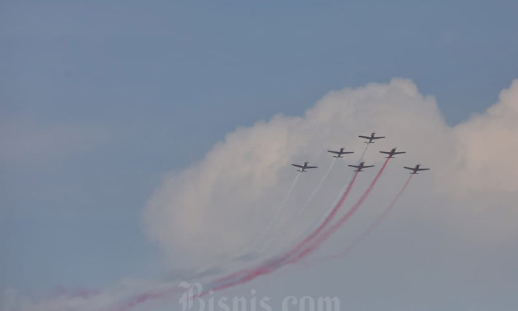TNI AU Hiasi Langit Jakarta dengan Fly Pass Spektakuler di HUT ke-80 RI