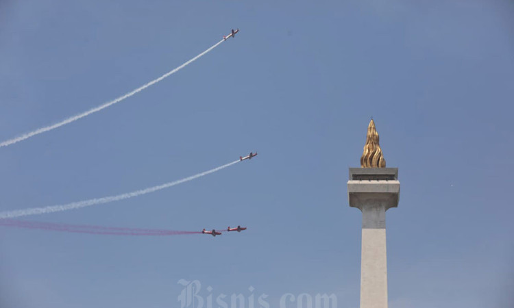 TNI AU Hiasi Langit Jakarta dengan Fly Pass Spektakuler di HUT ke-80 RI