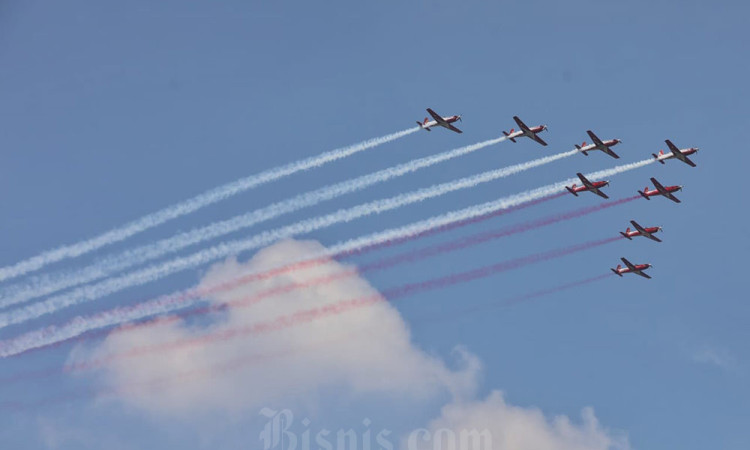 TNI AU Hiasi Langit Jakarta dengan Fly Pass Spektakuler di HUT ke-80 RI
