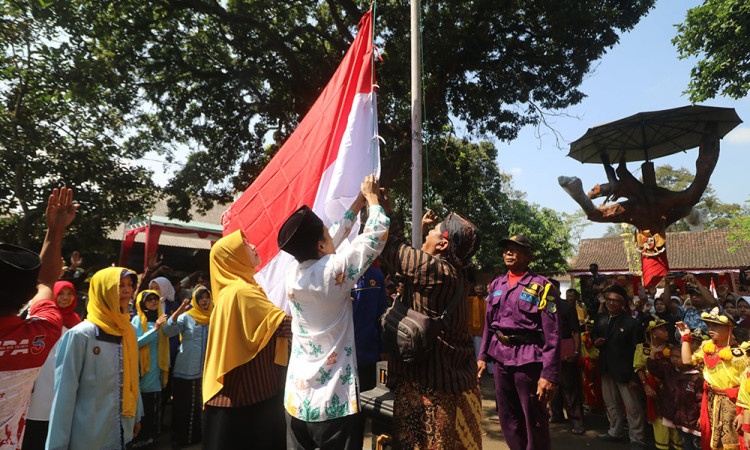 Potret Upacara Bendera Memperingati HUT ke-80 RI di Seluruh Penjuru Negeri