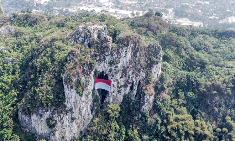 Potret Upacara Bendera Memperingati HUT ke-80 RI di Seluruh Penjuru Negeri