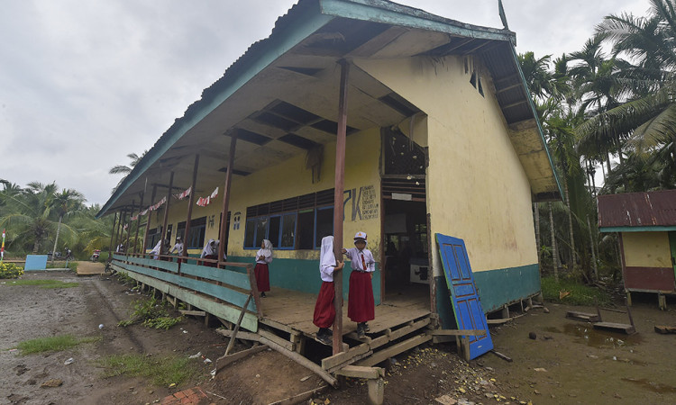 Sekolah Kekurangan Ruang Kelas di Jambi