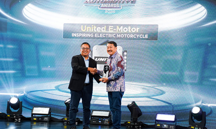 United E-Motor raih penghargaan di ajang otomotif bergengsi. Indonesia Automotive Awards 2025.