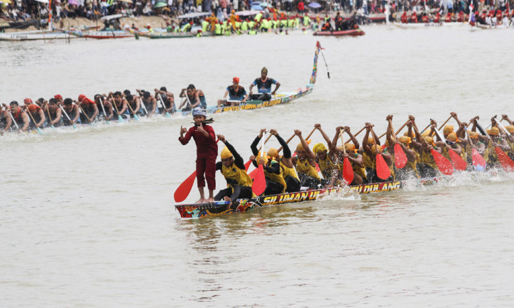 Wapres tinjau Festival Pacu Jalur Riau