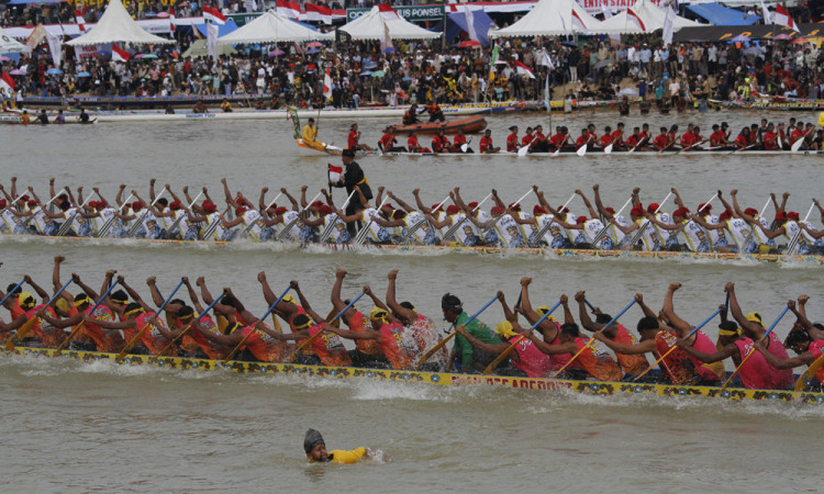 Wapres tinjau Festival Pacu Jalur Riau