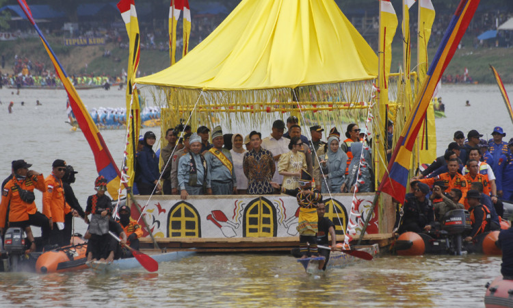 Wapres tinjau Festival Pacu Jalur Riau