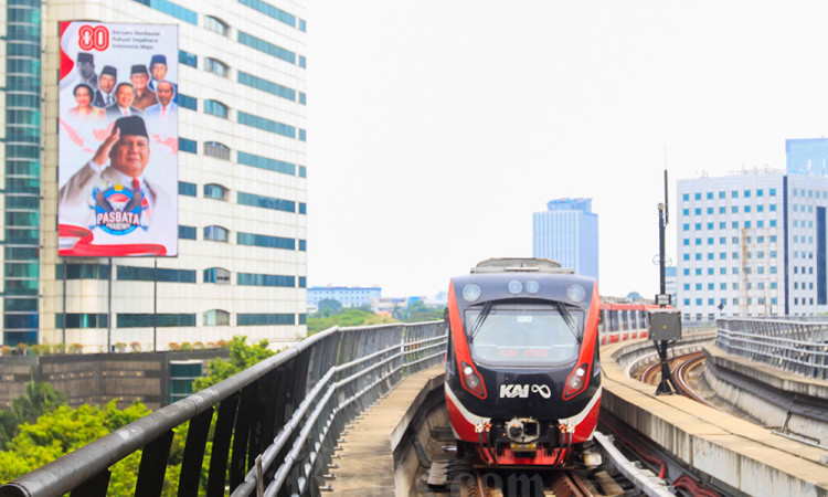Hampir 2 Tahun Beroperasi, LRT Layani 42 Juta Penumpang