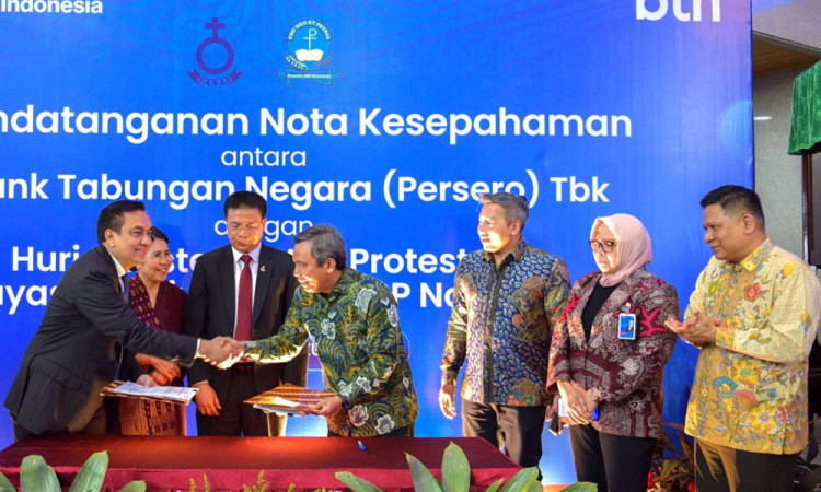 Penandatangan MOU dilakukan dalam rangka kerja sama penyediaan layanan perbankan bagi 6,5 juta jemaat HKBP.