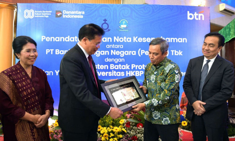 Penandatangan MOU dilakukan dalam rangka kerja sama penyediaan layanan perbankan bagi 6,5 juta jemaat HKBP.
