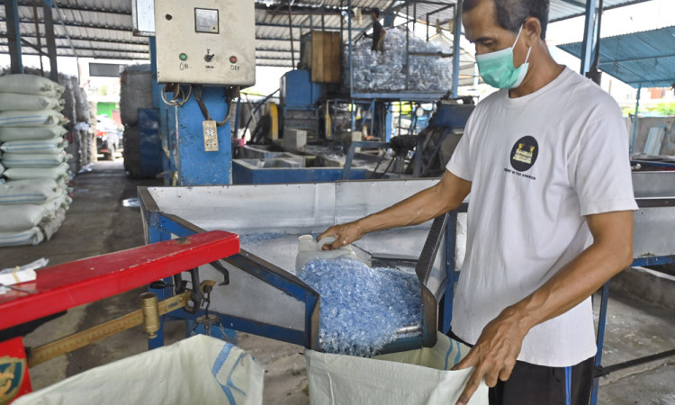 Optimalisasi Pengelolaan Sampah Botol Plastik