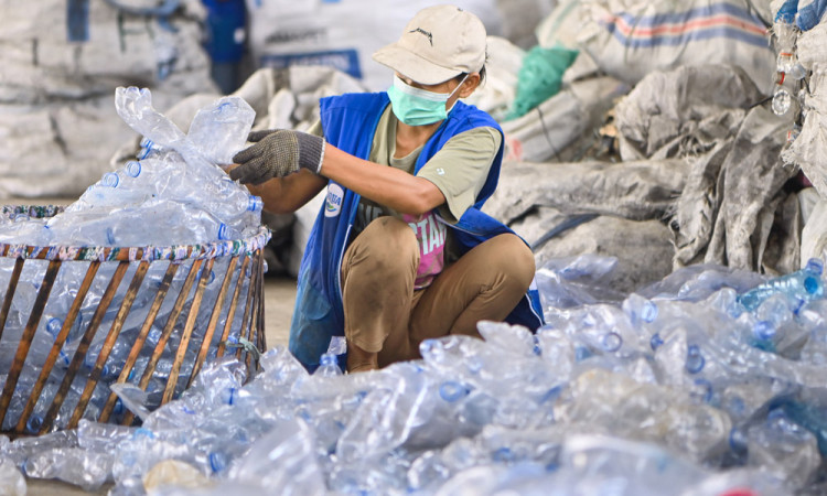 Optimalisasi Pengelolaan Sampah Botol Plastik