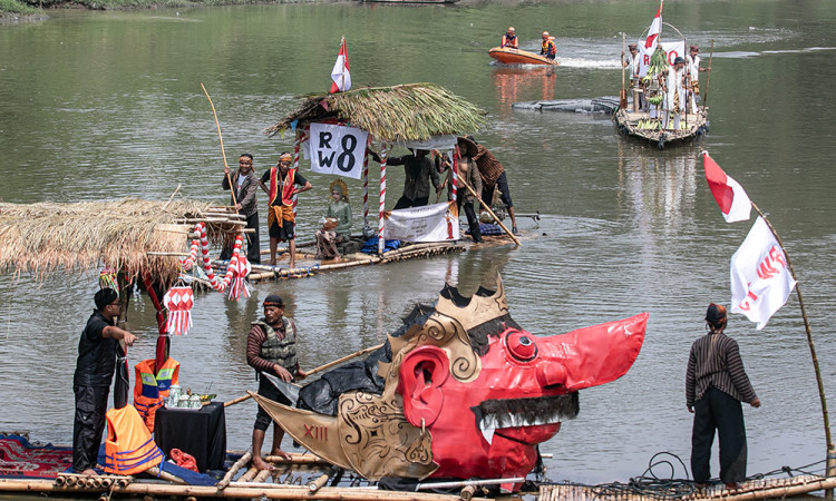 Festival Gethek Tebar Mina di Bengawan Solo, Warga Nostalgia Transportasi Sungai