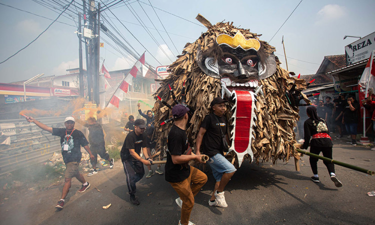 Ribuan Warga Meriahkan Kirab Budaya Nusantara di Sleman, Angkat Tradisi dan Persatuan