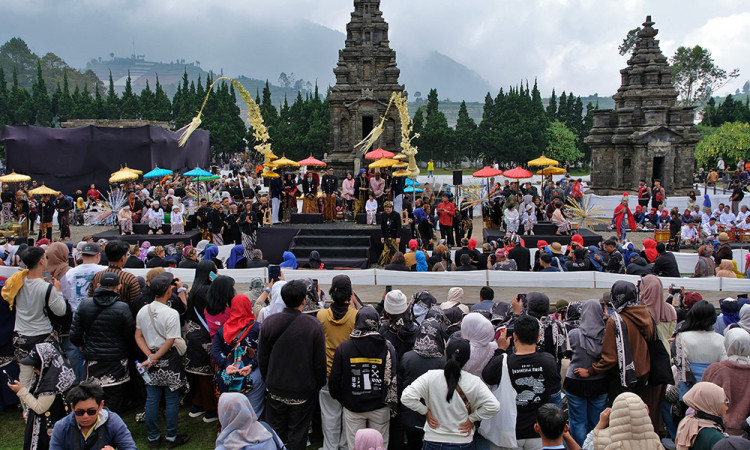 Dieng Culture Festival 2025, AHY Ikuti Prosesi Ruwatan Rambut Gimbal Anak Bajang