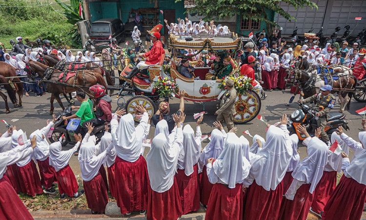 Kirab Budaya Kereta Kuda HUT Kabupaten Pekalongan