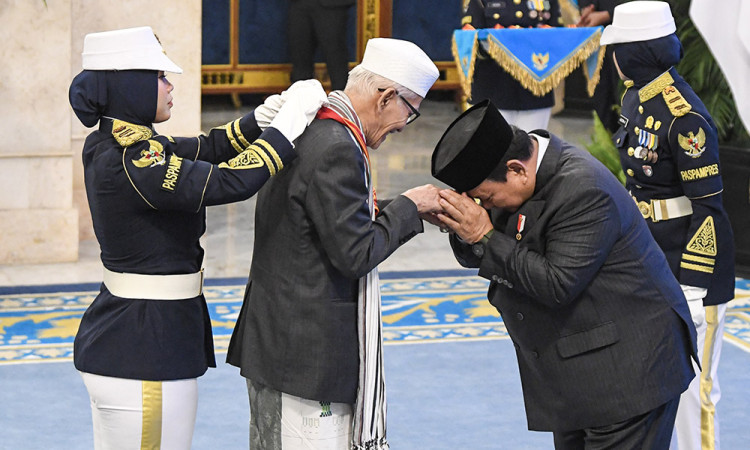 Presiden Prabowo Berikan Bintang Jasa dan Kehormatan