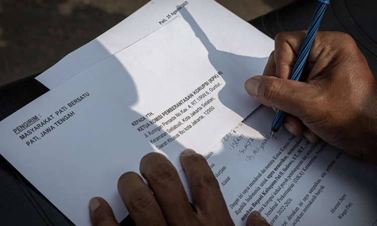 Pengamanan Aksi Kirim Surat Massal ke KPK di Pati