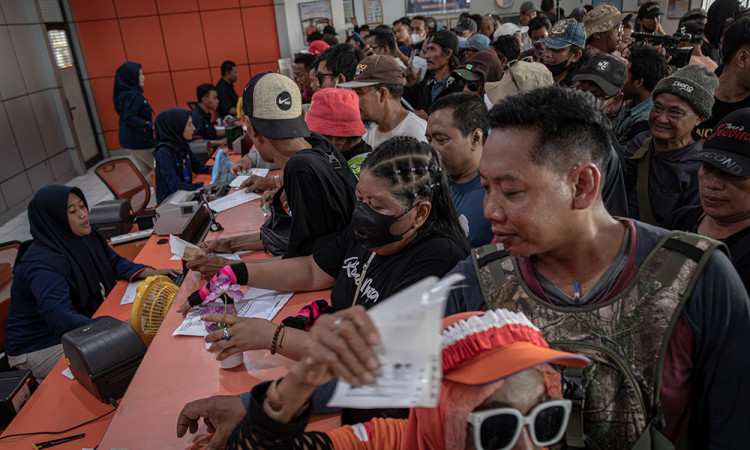 Pengamanan Aksi Kirim Surat Massal ke KPK di Pati