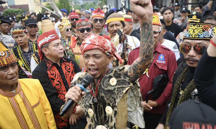 Masyarakat Adat Dayak Tolak Konflik Agraria