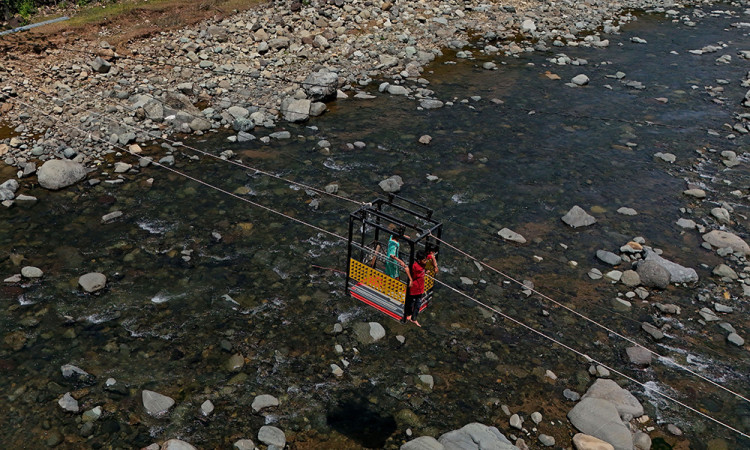 Gondola Penghubung Antar Dusun