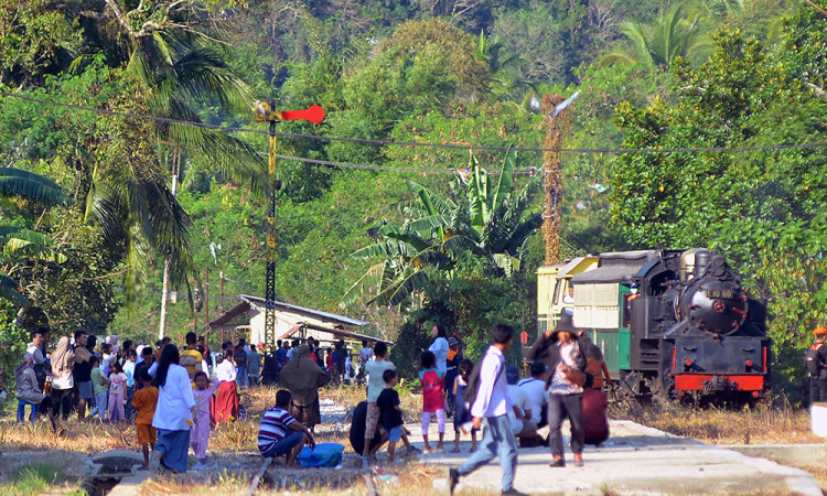 Penggunaan Lokomotif Mak Itam Untuk Wisatawan