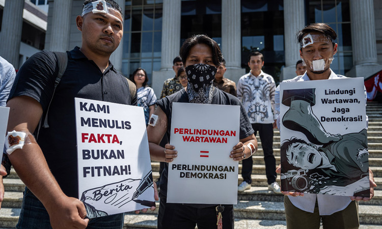 Tuntut Perlindungan Pers, Jurnalis Gelar Aksi di Depan Gedung MK