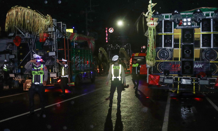Polisi Menahan Pawai Sound Horeg