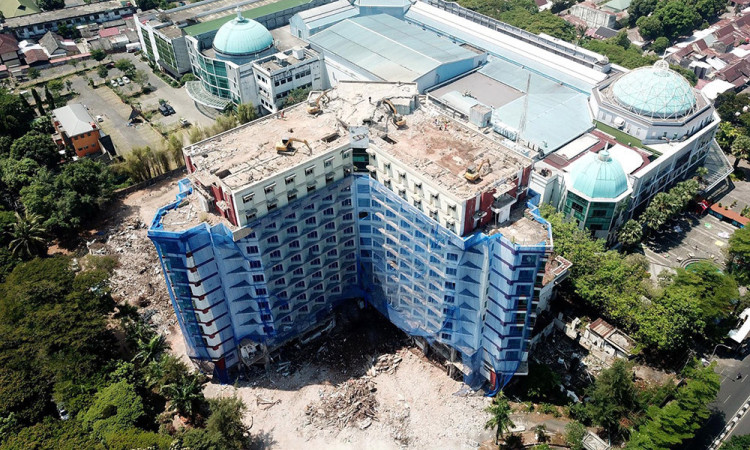 Bangunan Hotel 12 Lantai Dibongkar, Proyek Mal Baru Siap Digarap