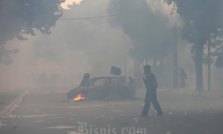 Demo Ojol Ricuh di Mako Brimob Kwitang, Tuntut Usut Tuntas Tewasnya Affan Kurniawan