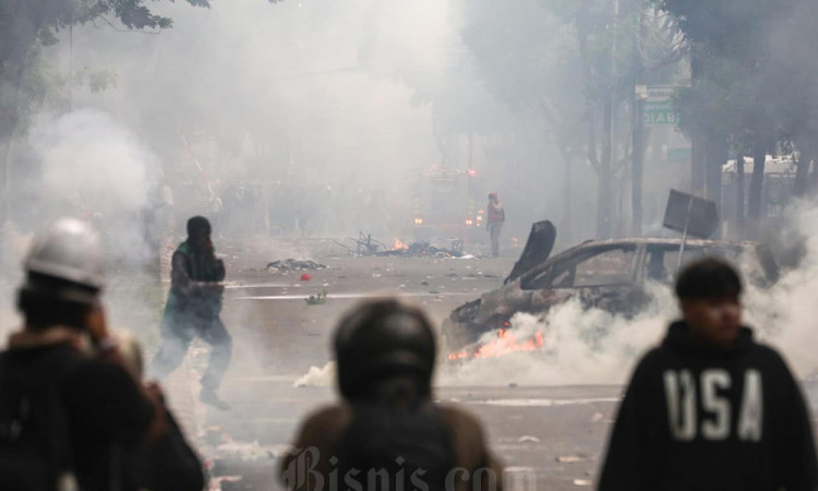 Demo Ojol Ricuh di Mako Brimob Kwitang, Tuntut Usut Tuntas Tewasnya Affan Kurniawan