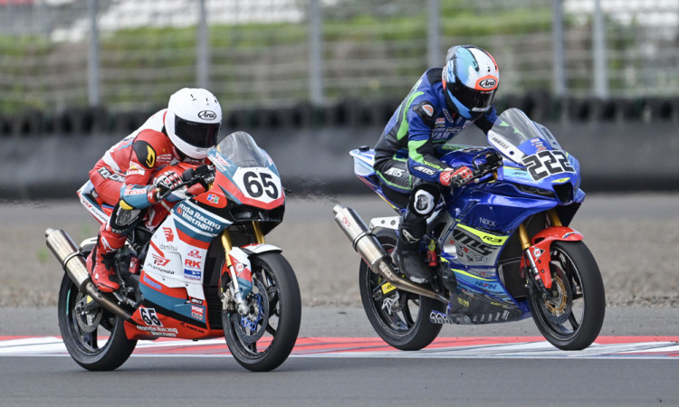 Sesi kualifikasi AP250 ARRC Mandalika 2025